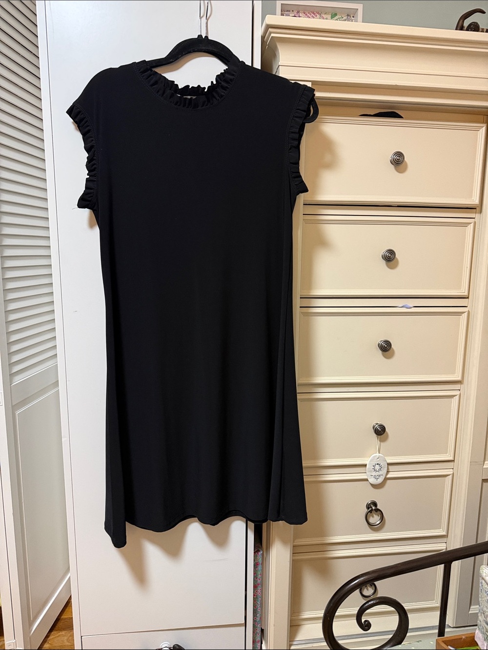 Annalee + Hope Black Ruffle-Trim Shift Dress